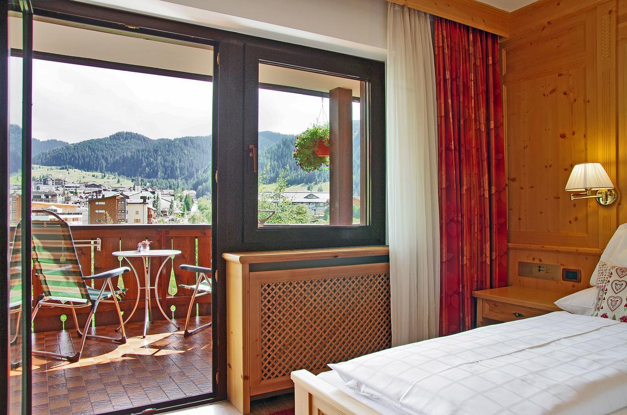 Mountain B&B - La Scalira Corvara In Badia Kültér fotó
