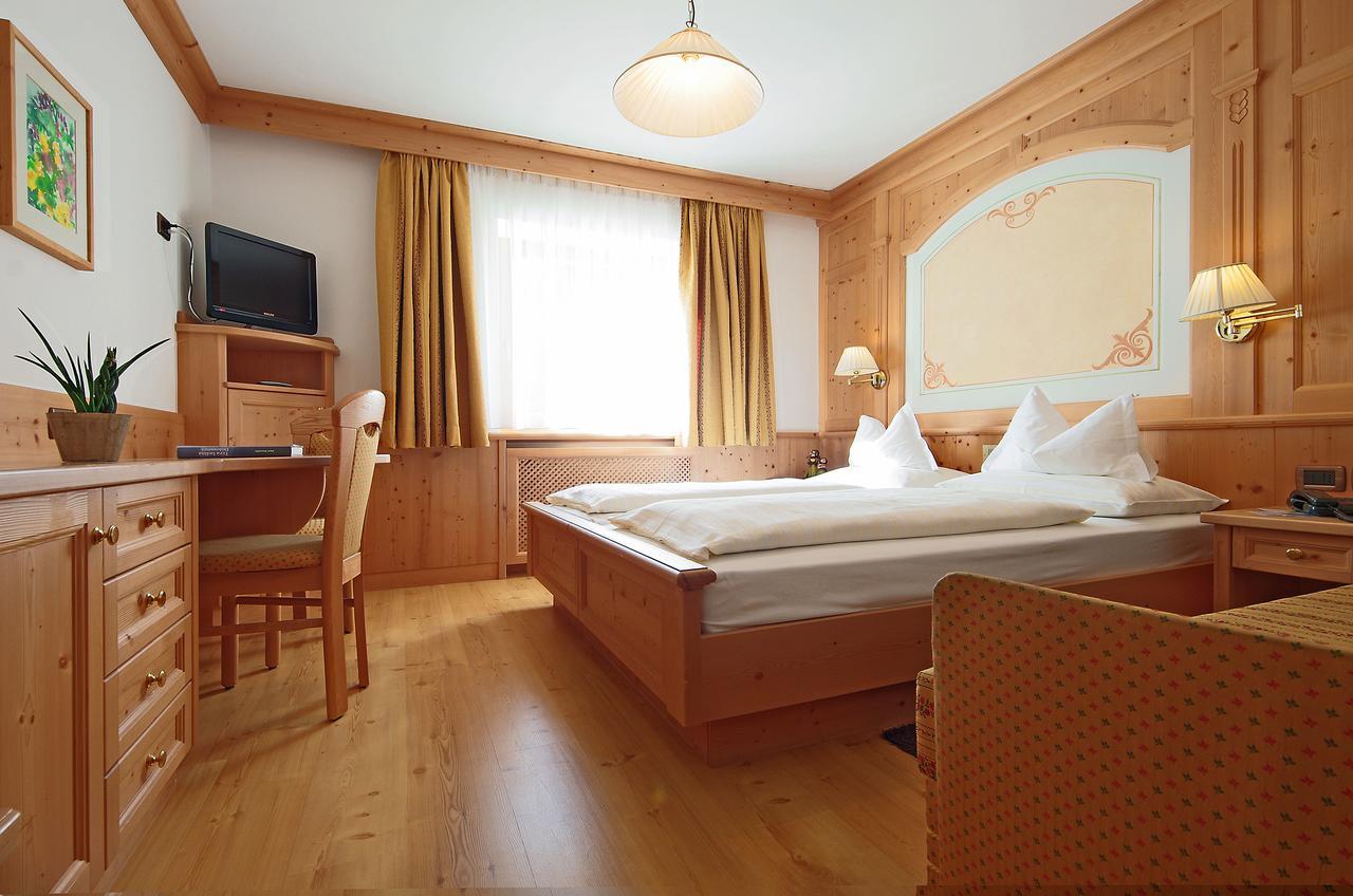 Mountain B&B - La Scalira Corvara In Badia Kültér fotó
