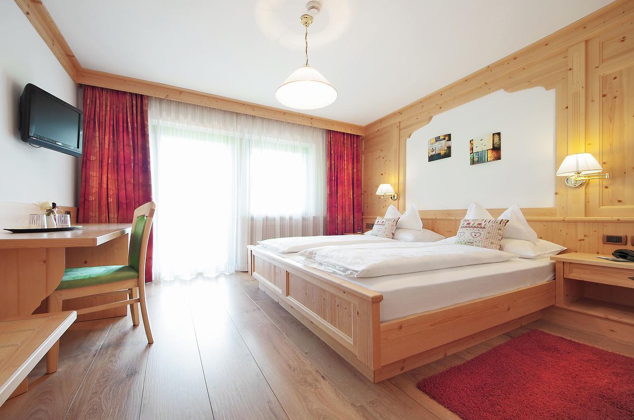 Mountain B&B - La Scalira Corvara In Badia Kültér fotó
